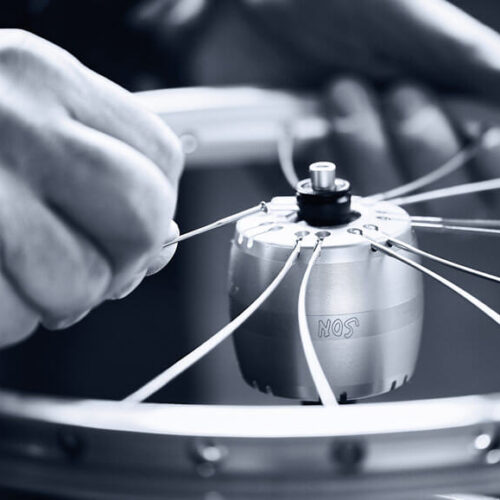SON dynamo hub for travel and gravel bikes_1